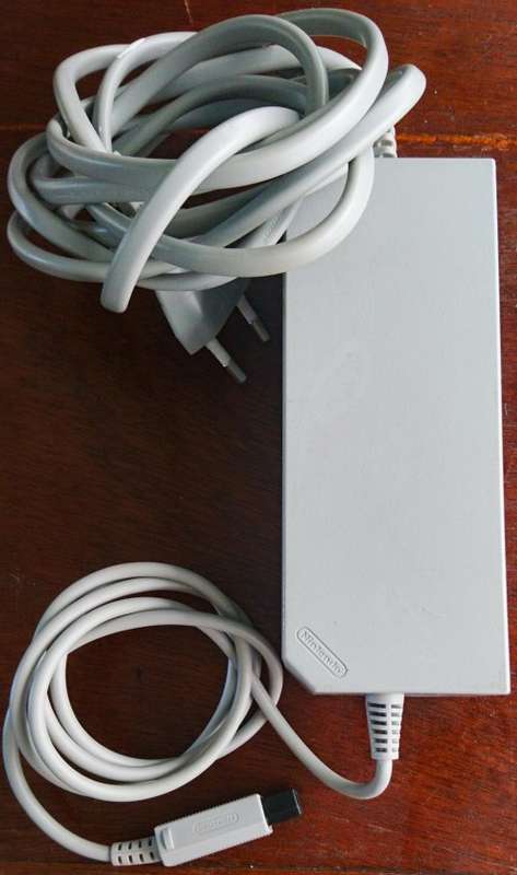 White Wii Console, Original White Wii Remote & Accessories