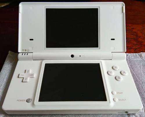 Boxed Nintendo DSi Console (White) (NTSC-J / Region Free)
