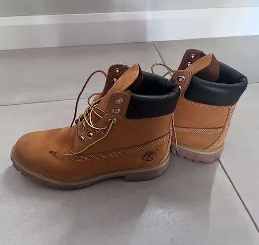 TIMBERLAND 8 1/2 IN CLASSIC LACE UP BOOTS MENS SA SIZE 8.5 - SECOND HAND - GOOD CONDITION