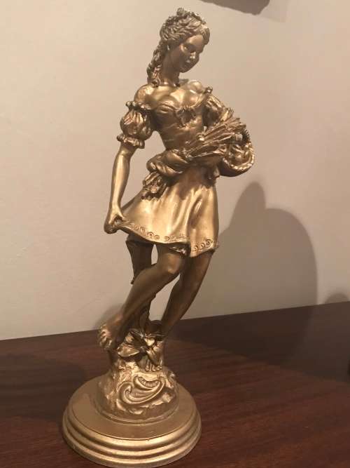 FIGURINE Lady