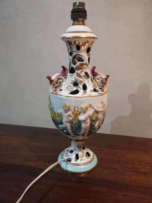 LARGE 2 HANDLE CAPODIMONTE LAMP
