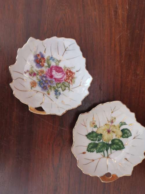 2 X NASCO PORCELAIN PLATES ( JAPAN)