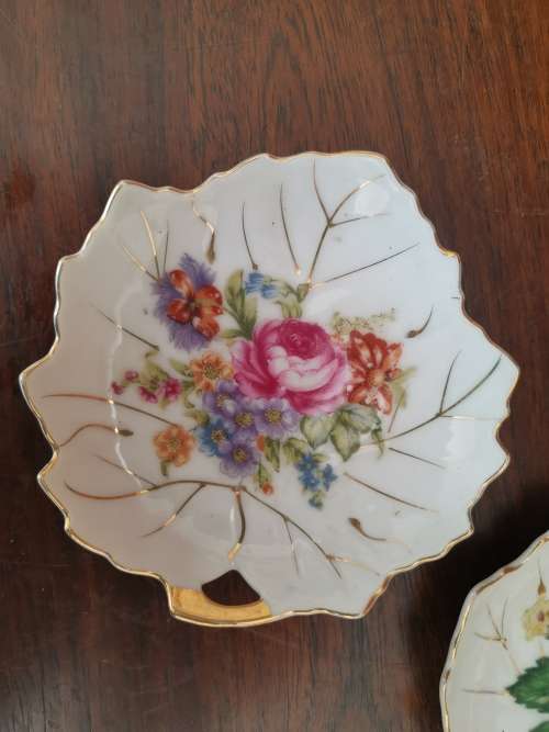 2 X NASCO PORCELAIN PLATES ( JAPAN)