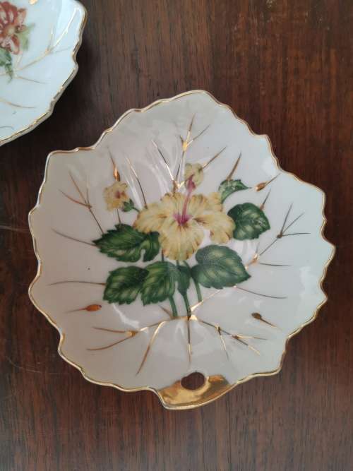 2 X NASCO PORCELAIN PLATES ( JAPAN)