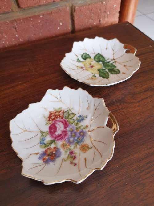 2 X NASCO PORCELAIN PLATES ( JAPAN)