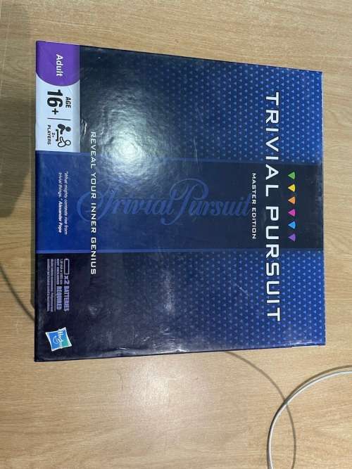 Trivial Pursuit - Master Edition (2010)(New) - Hasbro 1800G Trivial Pursuit - Master Edition (2010)(