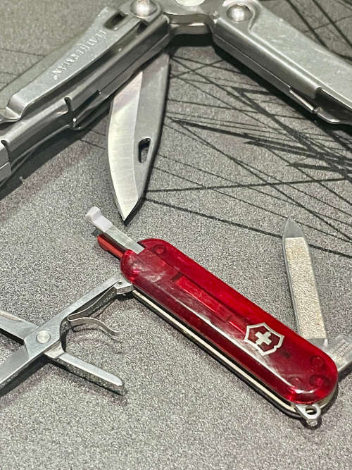 Leatheman Rev + Victorinox Classic