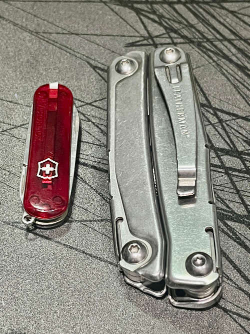 Leatheman Rev + Victorinox Classic