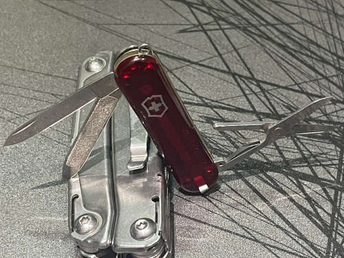 Leatheman Rev + Victorinox Classic