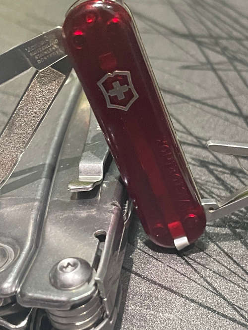 Leatheman Rev + Victorinox Classic
