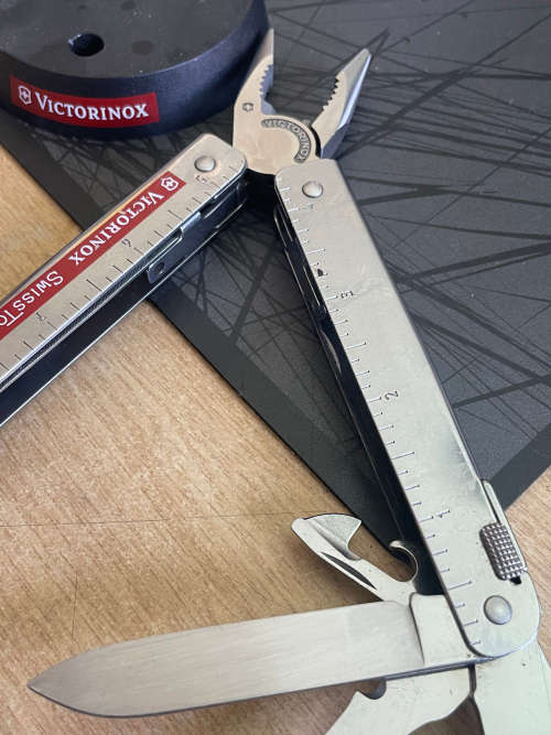 Victorinox Swiss Tool