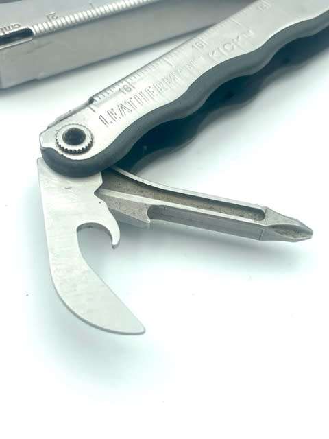 Leatherman Kick