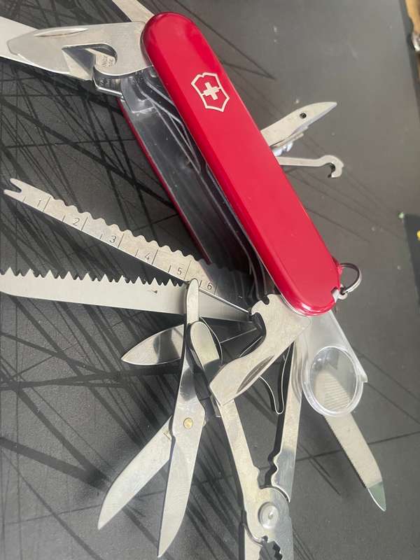 Victorinox Swiss Champion (C)