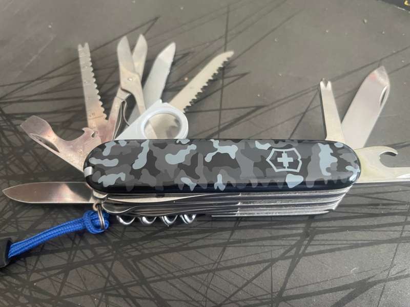 Victorinox Swiss Champion (C) Camo Scale