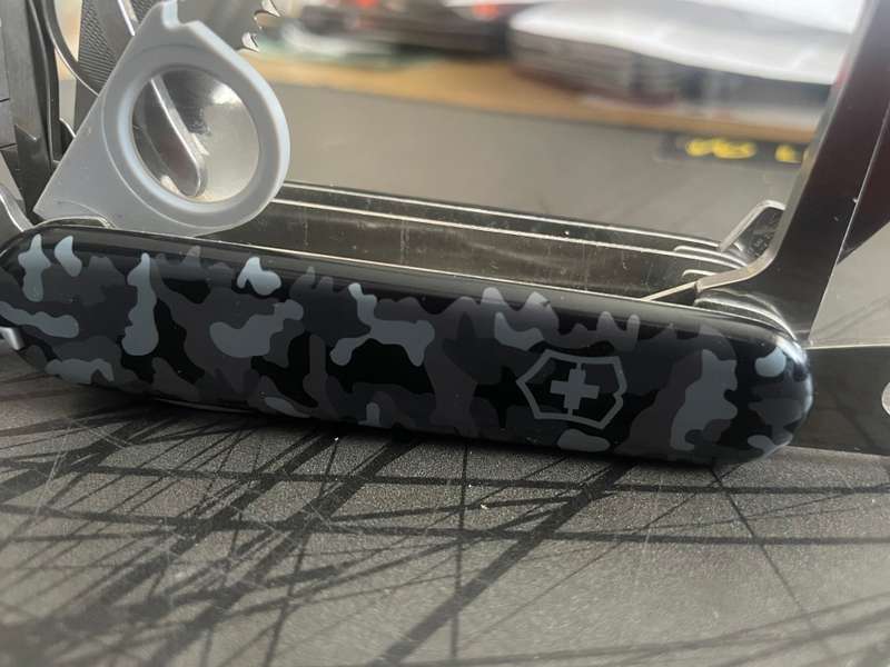 Victorinox Swiss Champion (C) Camo Scale