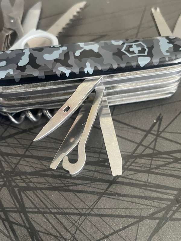 Victorinox Swiss Champion (C) Camo Scale