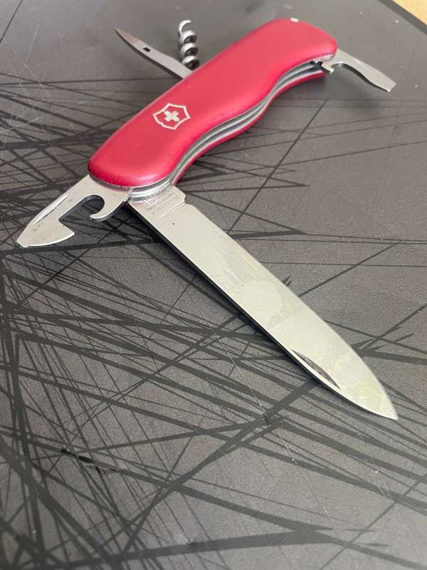 Victorinox Picknicker w/Liner Lock Blade Red 111mm