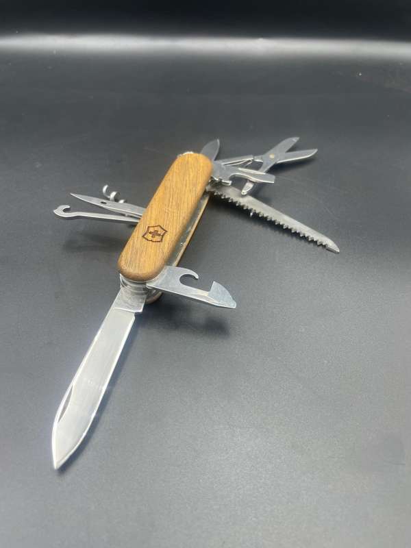 Victorinox Huntsman Walnut Wood 91mm