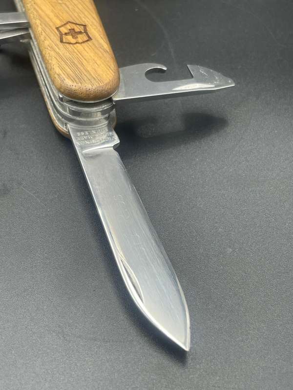 Victorinox Huntsman Walnut Wood 91mm