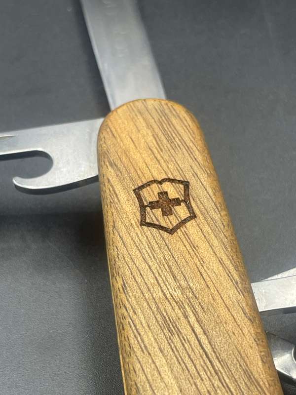Victorinox Huntsman Walnut Wood 91mm