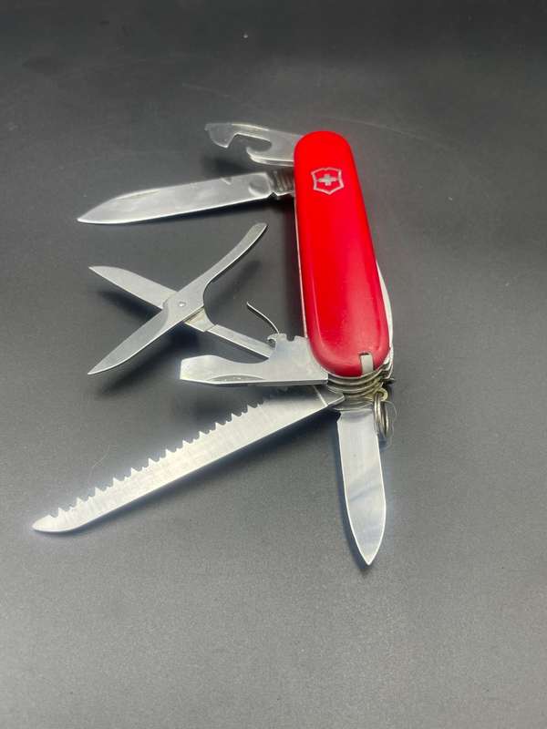 Victorinox Huntsman Red