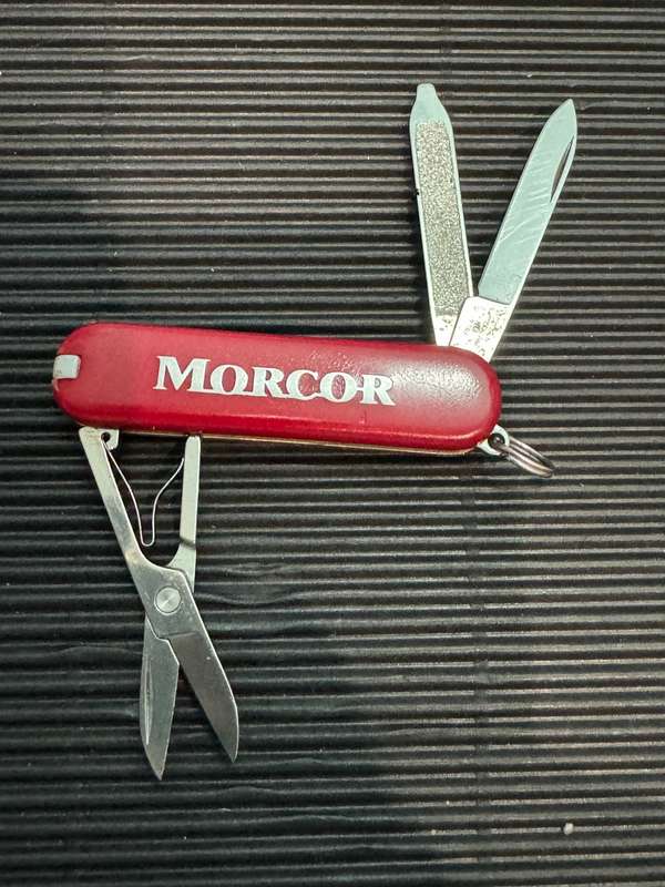 Victorinox Classic RED