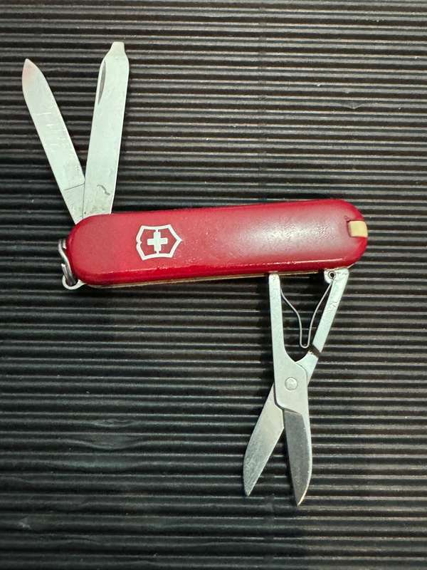 Victorinox Classic RED