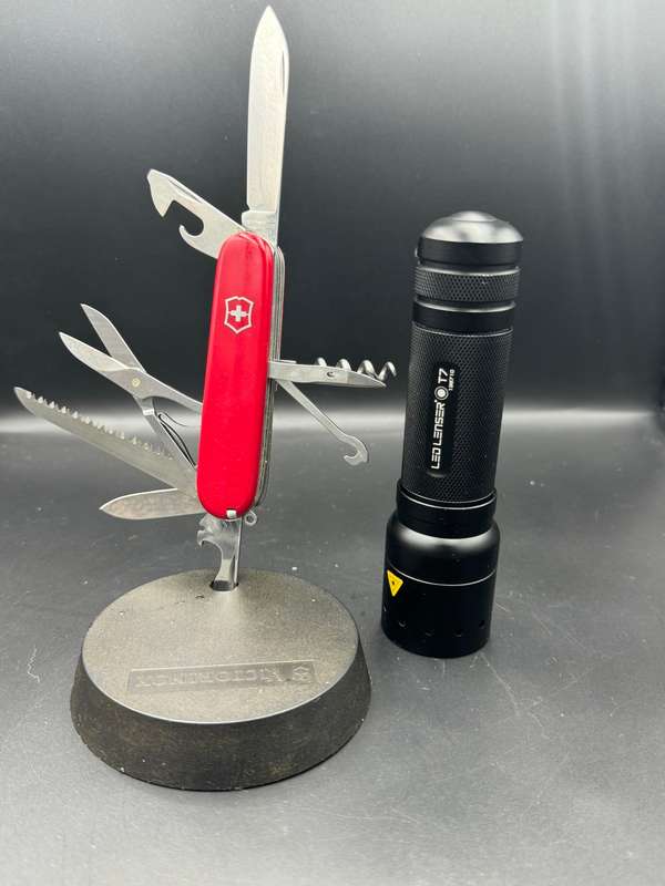 Victorinox Huntsman + LED Lenser T7