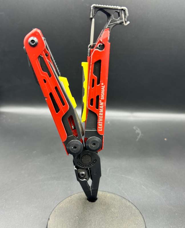 Leatherman Signal Crimson Red