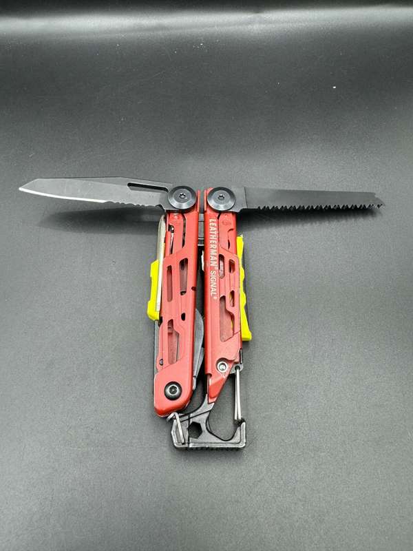 Leatherman Signal Crimson Red
