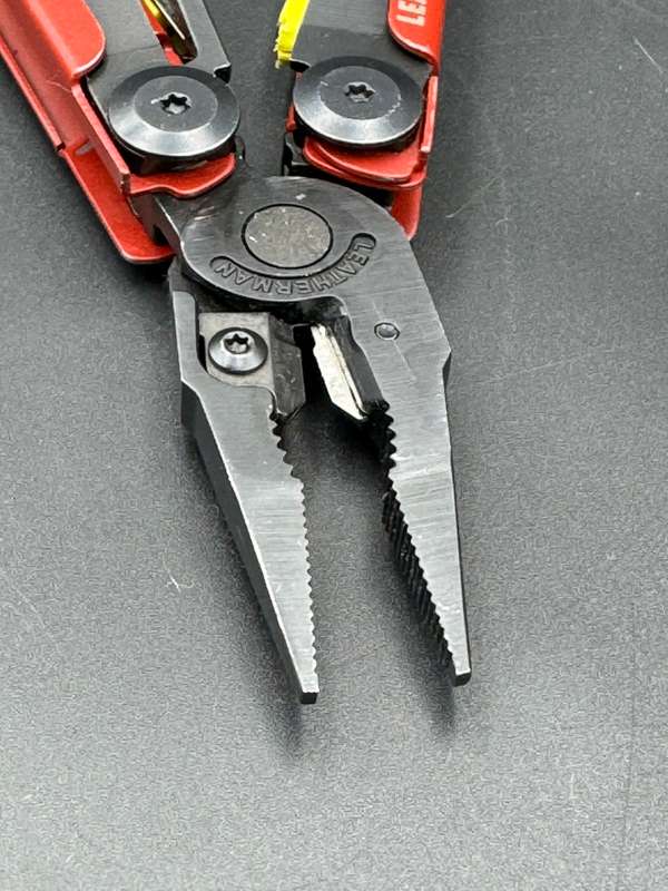 Leatherman Signal Crimson Red