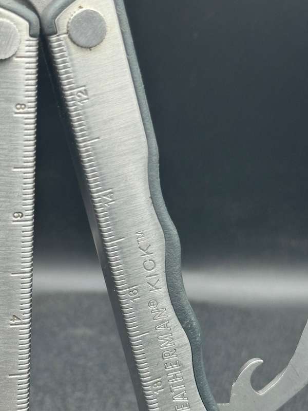 Leatherman Kick