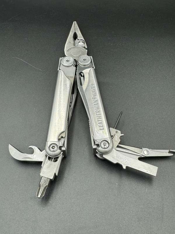 Leatherman Wave + Pouch included