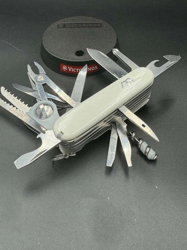 Victorinox Champ White