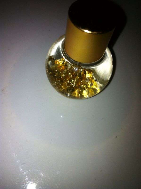 Gold flakes