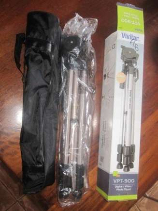 VIVITAR VPT-900 BRAND NEW DIGITAL/VIDEO/PHOTO TRIPOD WITH BAG