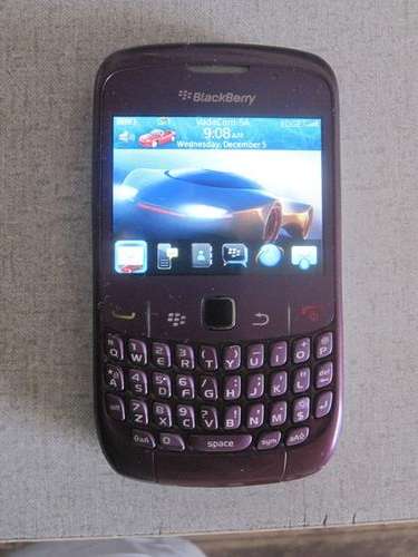 Blackberry Curve 8520 with 2gb memory card and charger