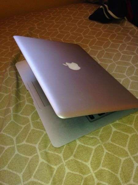 Incredible Offer! Macbook Air 13' inches