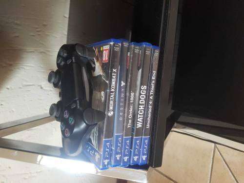 PS4 Controller and Games Bundle.