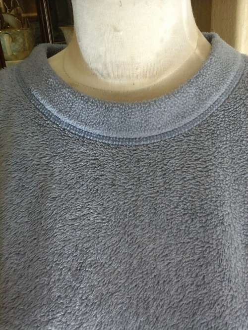 LADIES TOP /SWEATER ? - SECOND HAND