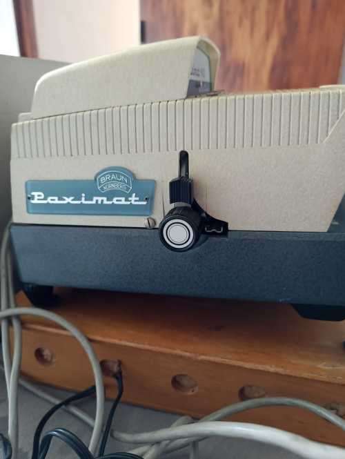 !! Crazy R1 start !! Vintage slide projector