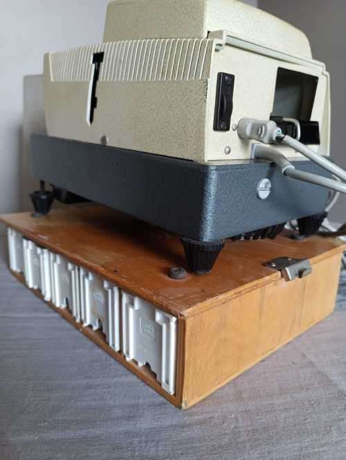!! Crazy R1 start !! Vintage slide projector
