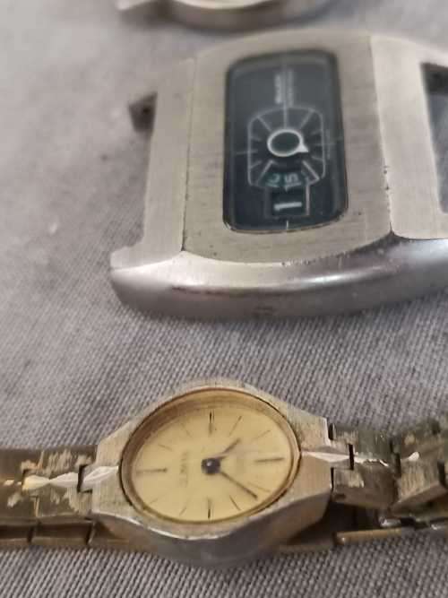 !! Crazy R1 start !! Assortment of old watches