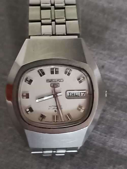 !! Crazy R1 start !! Seiko wristwatch