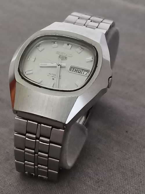 !! Crazy R1 start !! Seiko wristwatch