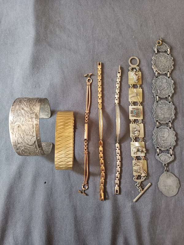 !!! Crazy R1 start !!! Assortment of bangles and bracelets