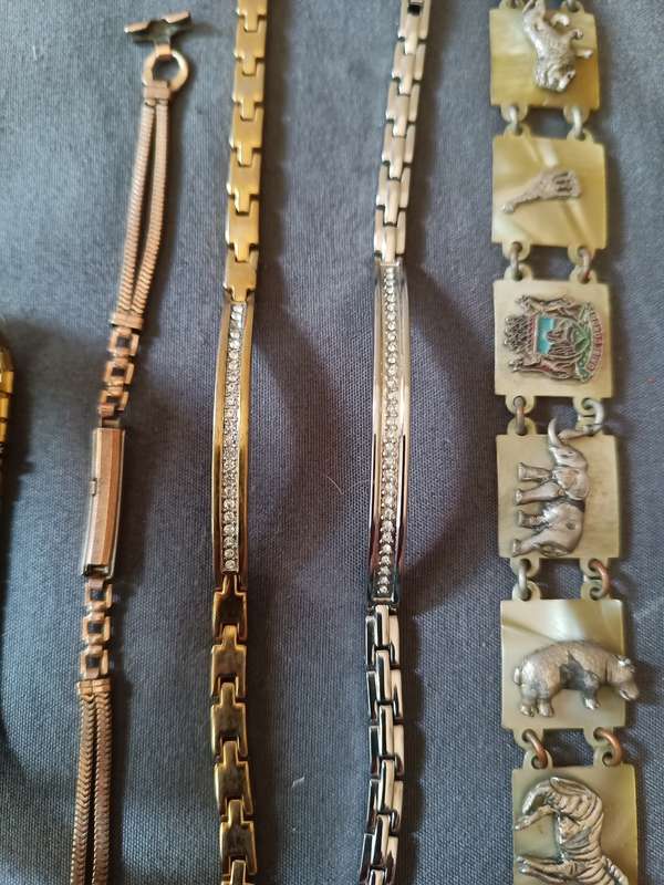 !!! Crazy R1 start !!! Assortment of bangles and bracelets