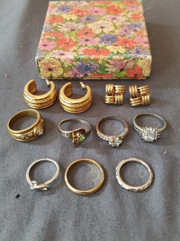 !!! Crazy R1 start !!! Assortment of earings and rings