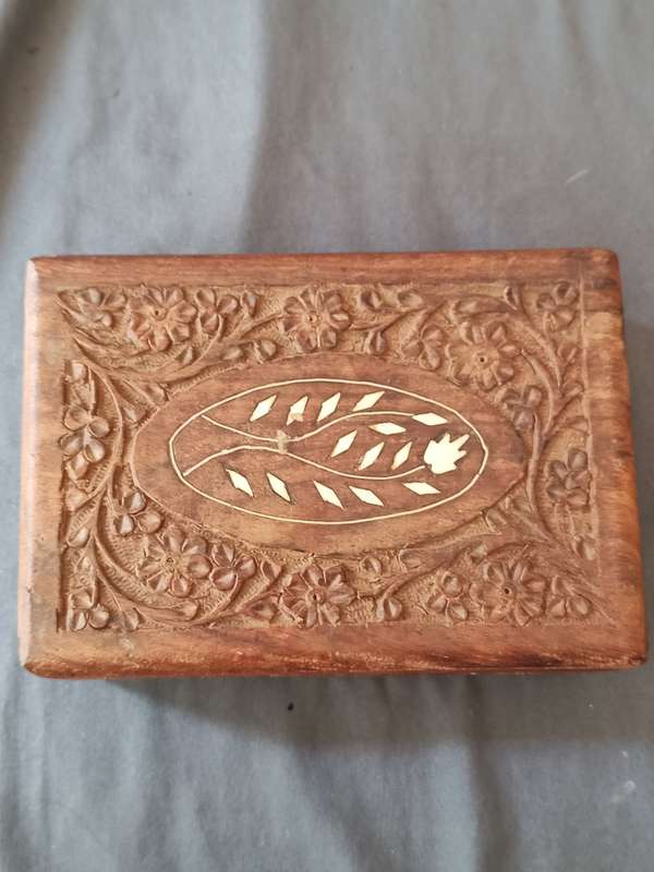 !!! Crazy R1 start !!! Wooden jewelry box with cosmetic jewelry