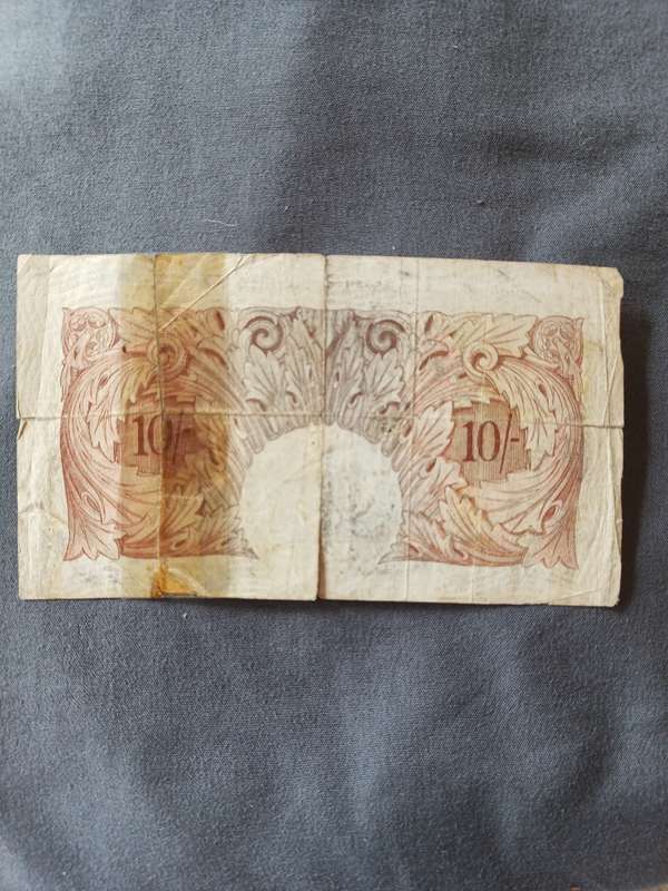 !!! Crazy R1 start !!! Scarce Collectors Bank of England Ten Shillings Note and Seven Pounds